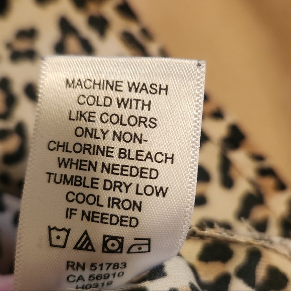 Maurices Leopard Print Blouse XL Button Front V-Neck Animal Print Top - Picture 6 of 6